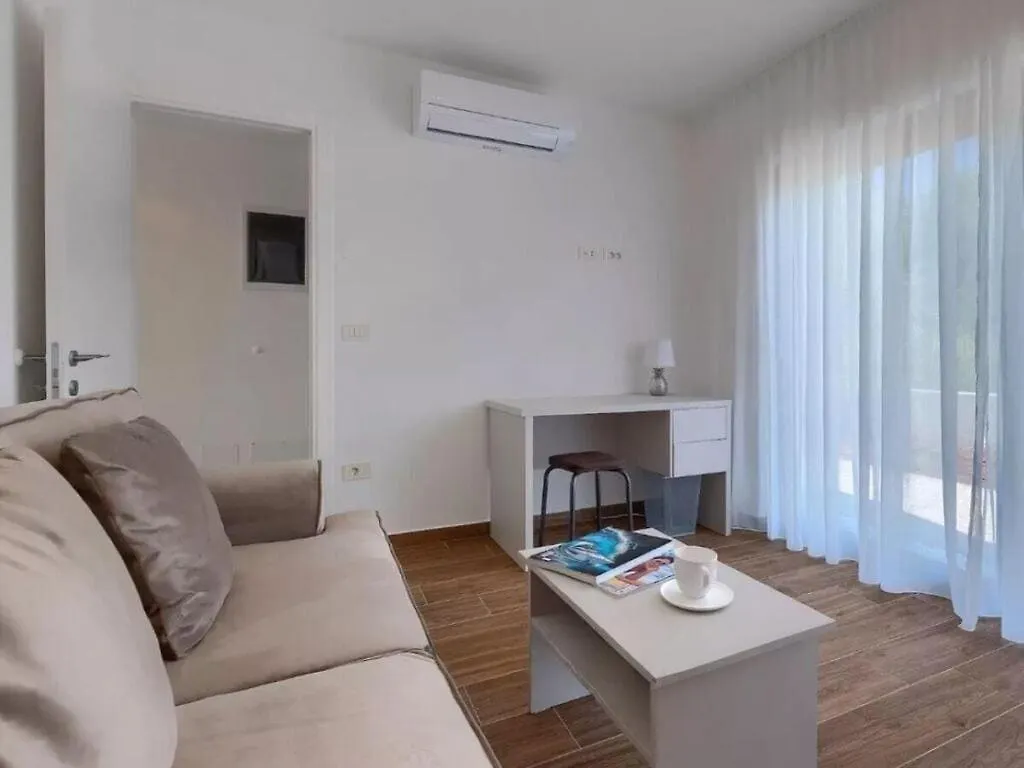 Villa Esmeralda II Comfortable Holiday Residence Novigrad