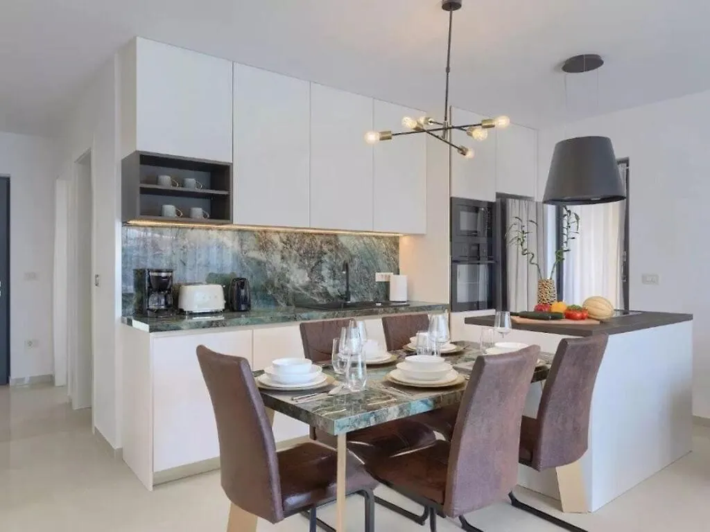 Villa Esmeralda II Comfortable Holiday Residence Novigrad