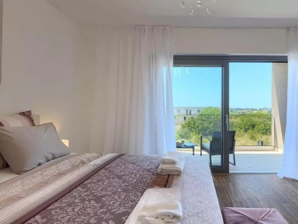 Esmeralda II Comfortable Holiday Residence Novigrad  Villa Novigrad (Istria)