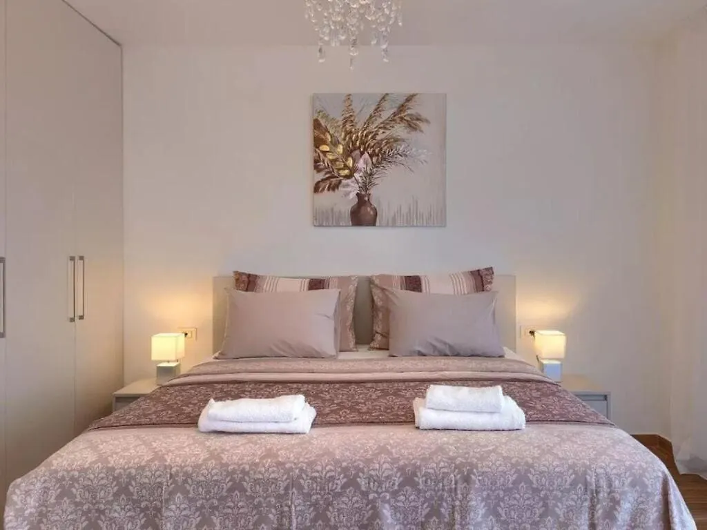 Villa Esmeralda II Comfortable Holiday Residence Novigrad  Croatia
