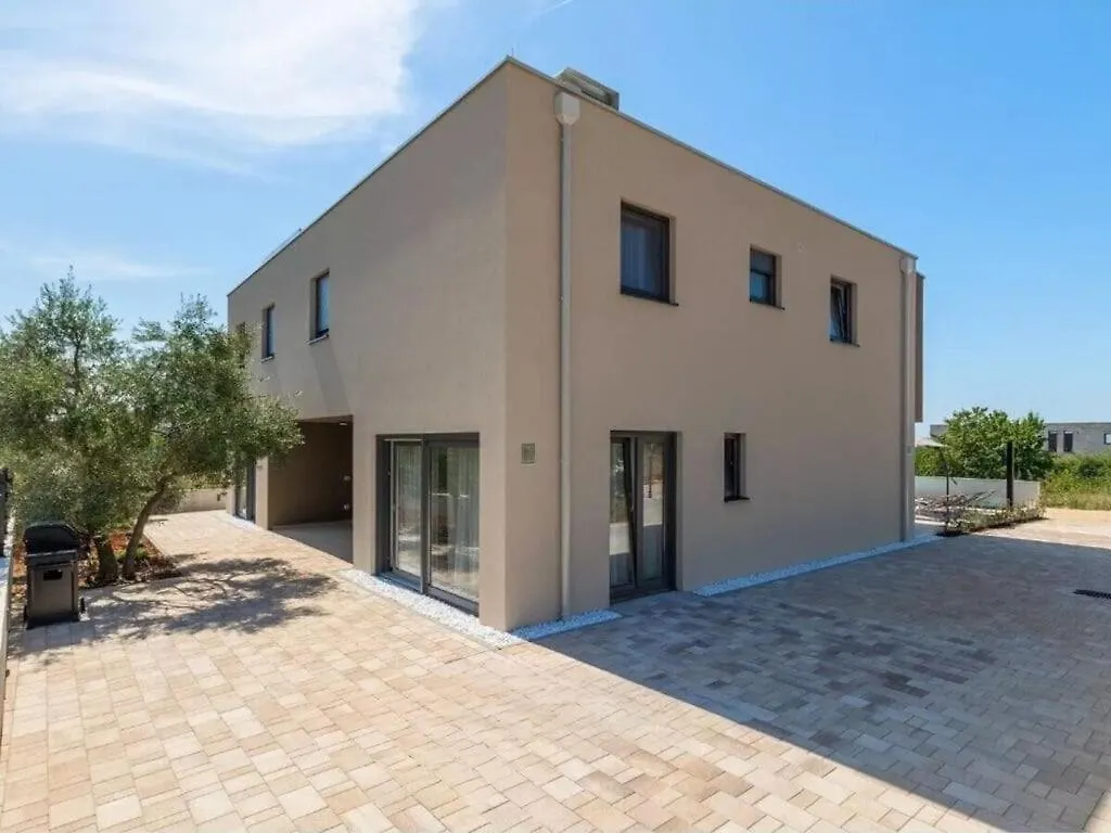 Villa Esmeralda II Comfortable Holiday Residence Novigrad