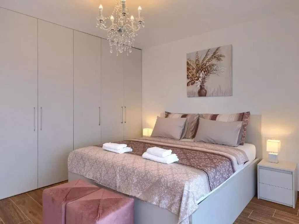 Villa Esmeralda II Comfortable Holiday Residence Novigrad  Croatia