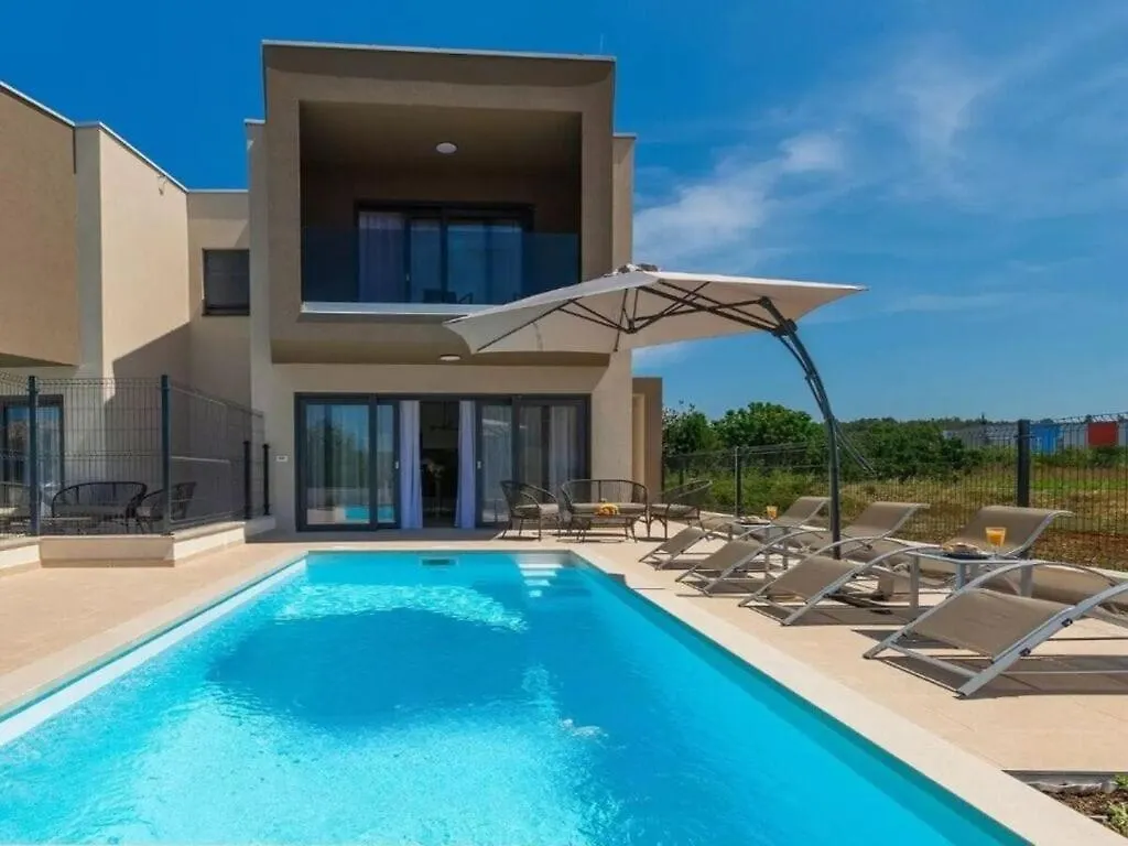 Esmeralda II Comfortable Holiday Residence Novigrad