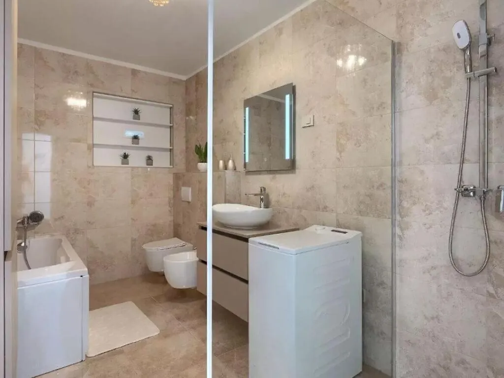 Esmeralda II Comfortable Holiday Residence Novigrad