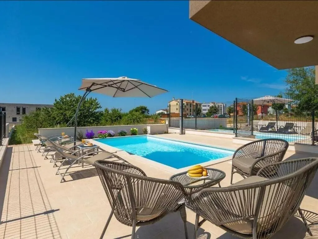 Esmeralda II Comfortable Holiday Residence Novigrad