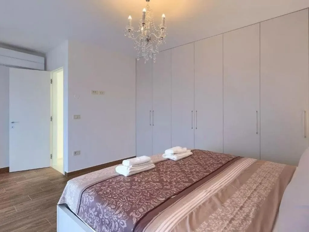 Esmeralda II Comfortable Holiday Residence Novigrad  Croatia