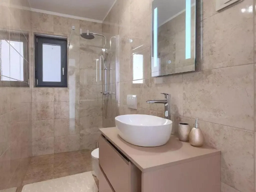 Villa Esmeralda II Comfortable Holiday Residence Novigrad